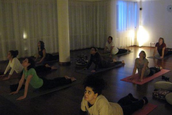 Yogakam studyosunda yoga seansları